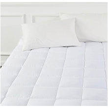 Amazon Basics - Coprimaterasso morbido, imbottitura in microfibra e poliestere, con elastici, bianco, 160 cm x 200 cm