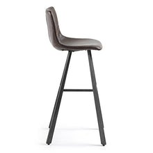 Kave Home - Sgabello Trap Marrone Scuro in Pelle Sintetica e Gambe in Acciaio