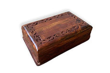 Carved pattern di legno scura Treasure Chest Trinket