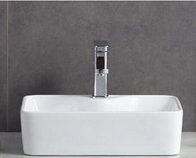 1 lavabo in ceramica rettangolare 48 x 37 cm.