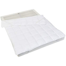 Amazon Basics - Coprimaterasso morbido, imbottitura in microfibra e poliestere, con elastici, bianco, 160 cm x 200 cm
