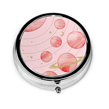 The Pink Solar System - Contenitore rotondo per pillole a 3 scomparti, in metallo, per medicina e vitamina
