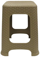 Newmark - Sgabello impilabile in rattan, in plastica, per interni ed esterni, colore: Beige