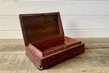 Carved pattern di legno scura Treasure Chest Trinket