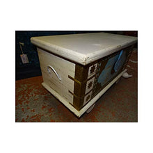 int. d'ailleurs - Comò Turchese e Bianco in Legno di Mango Decorato con Ottone - MP297