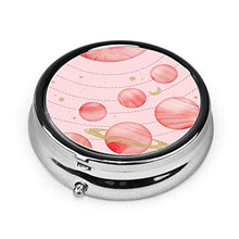 The Pink Solar System - Contenitore rotondo per pillole a 3 scomparti, in metallo, per medicina e vitamina