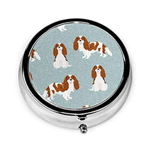 Cavalier King Charles Spaniel Blenheim - Contenitore rotondo per pillole, 3 scomparti, in metallo, per medicinali e vitamine, per viaggi all'aperto