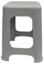 Newmark - Sgabello impilabile in rattan, in plastica, per interni ed esterni, colore: Grigio