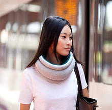 OSTRICHPILLOW Light - Cuscino da viaggio | Cuscino per aereo, cuscino da viaggio per auto, ufficio, pisolino | Accessori da viaggio per uomo e donna (Blue Reef)