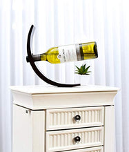 LEEWADEE Sofisticato portabottiglie in Legno con Manico: Elegante Supporto per Bottiglie di Vini, Pezzo Decorativo Ideale per Case e Bar, 29 x 6 x 10 cm, Marrone