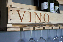 Dekorie Cantinetta in legno da parete – con porta bicchieri e scritta Vino – effetto ruggine – già montata – Scaffale per bottiglie di vino e bicchieri di vino