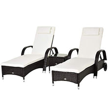 Outsunny Set Mobili da Giardino 2 Sdraio e Tavolino Lettino Prendisole Reclinabile con Rotelle Rattan Marrone