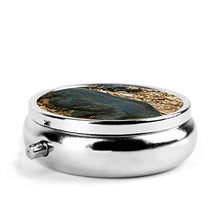 Scatola rotonda per medicina portatile, mini pillole in metallo, dispenser per pillole da tasca, borsa da viaggio, idea regalo, cinghiale, erba e foglie di cibo autunnali