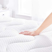 Amazon Basics - Coprimaterasso in gel e schiuma, spessore 7 cm, 140 x 190 cm