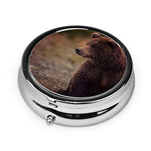 Scatola rotonda per medicina portatile, mini pillole in metallo, dispenser per pillole, borsa da tasca, regalo da viaggio, orso marrone bagnato