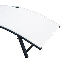 Outsunny Sdraio da Giardino Pieghevole con Cuscino, Schienale con 7 Reclinazioni, 137x63.5x100.5cm, Beige