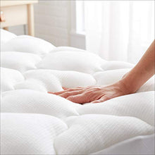 Amazon Basics - Proteggi-materasso, in rayon di bambù rinfrescante, 90 x 190 cm