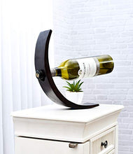 LEEWADEE Sofisticato portabottiglie in Legno con Manico: Elegante Supporto per Bottiglie di Vini, Pezzo Decorativo Ideale per Case e Bar, 29 x 6 x 10 cm, Marrone