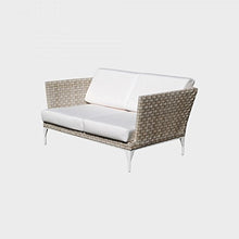 Divano da Giardino, Due posti, L: 95 cm - H: 70 cm - L: 135 cm, Cuscini Bianchi antimacchia, Struttura in Rattan