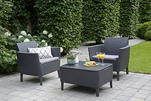 Keter Salemo Balcony Set, Set Mobili da Giardino in Rattan con 2 Poltrone e Tavolino Porta Cuscini, Grafite
