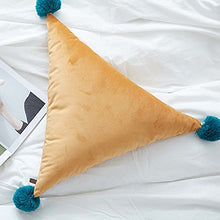 Metyou - Cuscino a forma di triangolo, rimovibile, con pompon a forma di palla, per letto/divano/auto (arancione)