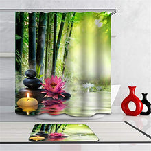 Combinazione Bagno. Immagini Chiare E Colori Vivaci Rendono Il Tuo Bagno Pieno di Vita. Accessori da Bagno. bambù. Candela. Loto.