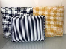 Kartell, Pop Outdoor 704362, Divano 3 Posti da Giardino Esterno, cm242x70. Cuscini a Righe Blu.