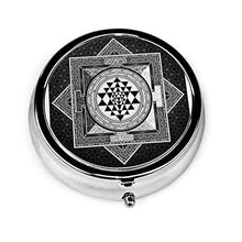 Sri Yantra - Contenitore rotondo per pillole, con 3 scomparti, in metallo, per medicinali e vitamine, per viaggi all'aperto