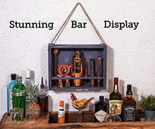 Set di utensili da bar con supporto in legno rustico. Rame