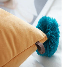 Metyou - Cuscino a forma di triangolo, rimovibile, con pompon a forma di palla, per letto/divano/auto (arancione)