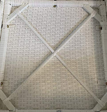 REDI GROUP Set da Giardino 4 Posti Bianco con Divano 2 Poltrone e Tavolo in Rattan Bianco e Cuscini Grigio, Ideale per Terrazza, Balcone, Bar, Ristorante, Dehors