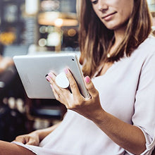 A Woman Cannot Survive on Wine Alone - Cat Lover - Wine Gift PopSockets PopGrip: Impugnatura per Telefoni Cellulari e Tablet Intercambiabile