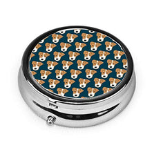 Wire Fox Terrier Tan con contenitore rotondo per pillole, 3 scomparti, in metallo, per medicinali e vitamine, per viaggi all'aperto
