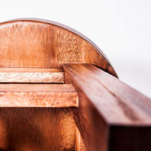 Fairentry, Robusto sgabello per bambini, in legno massello, con motivo a mucca, altezza della seduta: 25 cm