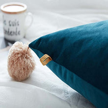 Metyou - Cuscino a forma di triangolo, rimovibile, con pompon a forma di palla, per letto/divano/auto (arancione)