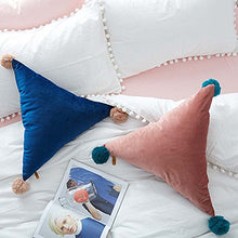 Metyou - Cuscino a forma di triangolo, rimovibile, con pompon a forma di palla, per letto/divano/auto (arancione)