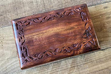 Carved pattern di legno scura Treasure Chest Trinket