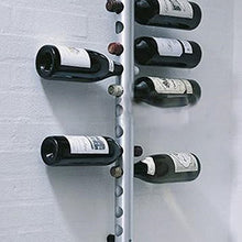 Portabottiglie da parete in acciaio inox con design creativo.
