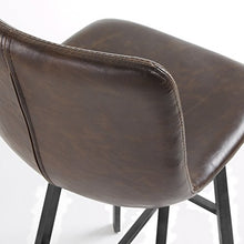 Kave Home - Sgabello Trap Marrone Scuro in Pelle Sintetica e Gambe in Acciaio