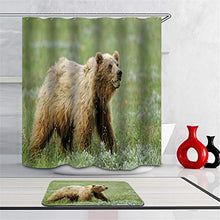 Combinazione Bagno. Immagini Chiare E Colori Vivaci Rendono Il Tuo Bagno Pieno di Vita. Accessori da Bagno. L'Orso Sull'Erba.