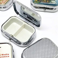 2 pezzi Scatola per Pillole Metallo, Feelairy Portapillole Tascabile 2 Scomparti con Specchio, Portapillole Settimanali da Viaggio per Vitamine e Medicinali Tablet per Uso Quotidiano
