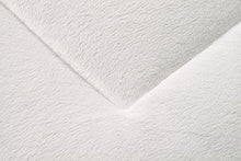 Amazon Basics Coprimaterasso in Microfibra con Riempimento Ultra Soffice, Matrimoniale, 160 x 200 cm