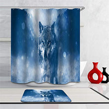 Combinazione Bagno. Immagini Chiare E Colori Vivaci Rendono Il Tuo Bagno Pieno di Vita. Accessori da Bagno. di Notte. Foresta. Lupo.
