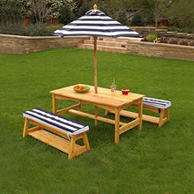 KidKraft 106 Set tavolo e panchine in legno per bambini con cuscini e ombrellone, mobili per giardino e per esterno, Strisce blu navy e bianche