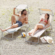 Comoda sdraio pieghevole con schienale regolabile e poggia gambe, parasole regolabile per rilassarsi in modo confortevole e stile.