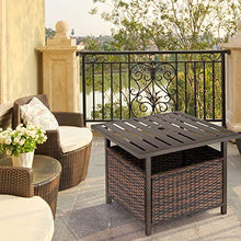 Outsunny Tavolo da Giardino con Foro per Ombrellone e Cesta Inferiore in Rattan PE e Acciaio, 55.5x55.5x46cm Marrone