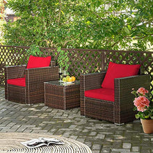 YRRA - Set di mobili da giardino in rattan sintetico, set di 3 pezzi, con cuscino lavabile e vetro temperato da tavolo per conversazione all'aperto, colore: grigio misto, rosso