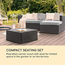blumfeldt Theia Lounge Set - Set Mobili da Giardino, Set Angolo, Set in 2 Parti: Divano ad Angolo e Sgabello, Imbottitura 10cm, 5 Cuscini, incl Parapioggia, Federe Grigio Chiaro, Rattan: Nero